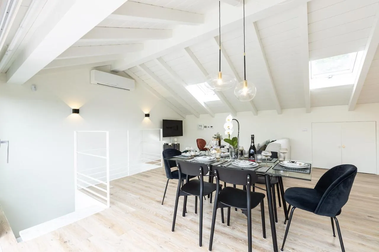 *Villa Olivo*With Private Terrace & Jacuzzi + 3Bedrooms Milano 0*,